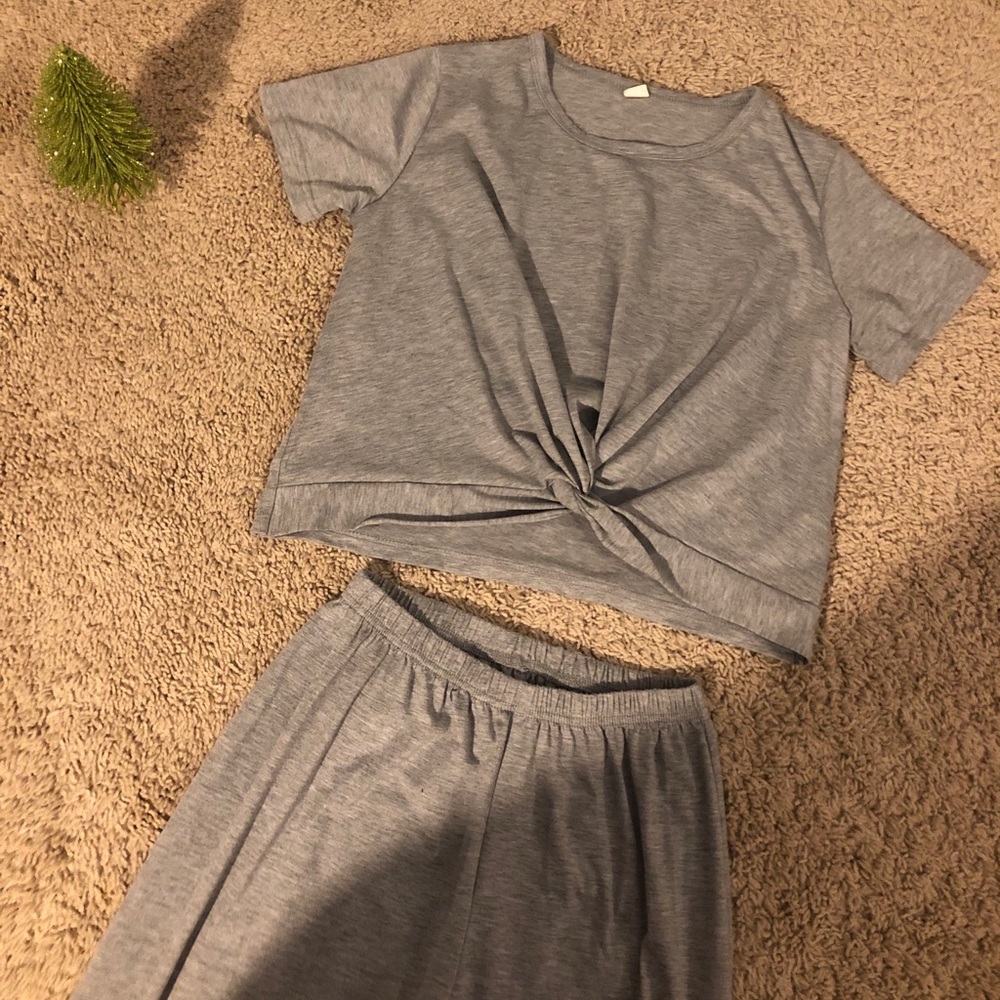 Pajama Set - Picture 2 of 7